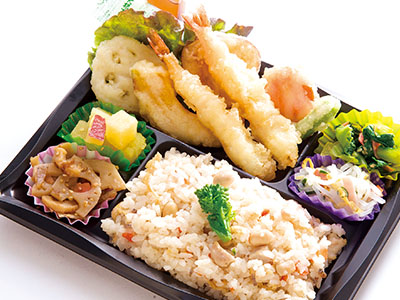 炊き込みご飯と天ぷら弁当