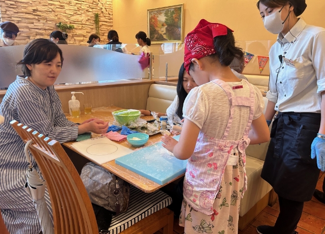 豆腐ピザづくり体験の様子②